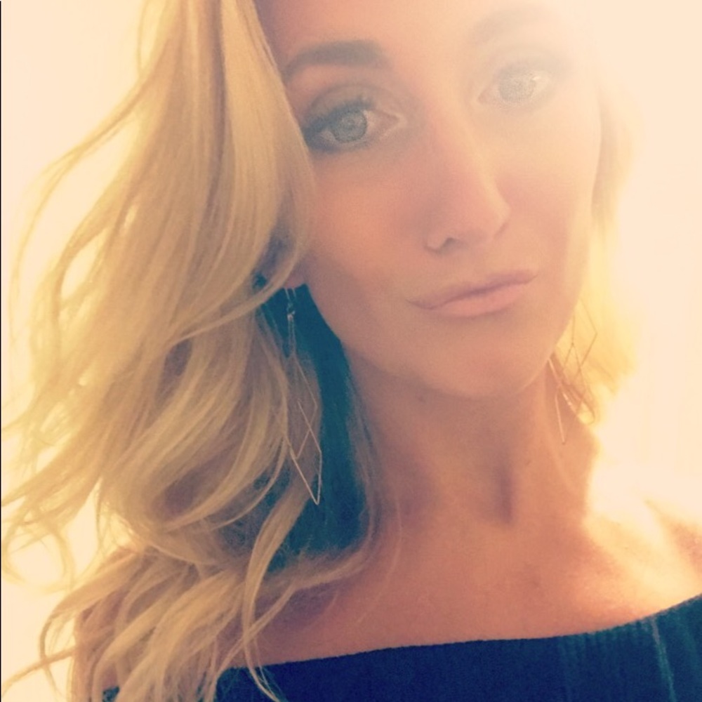 Meet your Posher, Caroline
